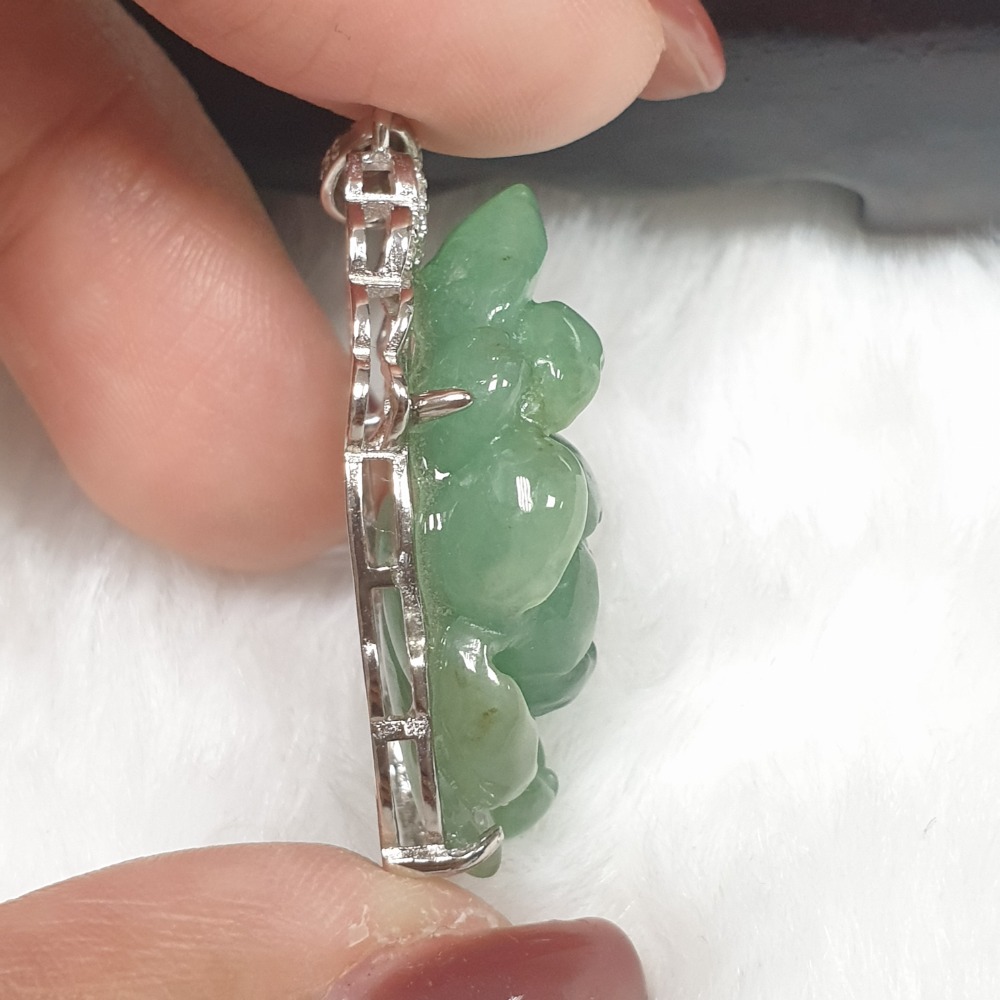 逸品軒～天然緬甸玉A貨-Z6824-細糯油青荷花墜子 長28.1mm寬17.7mm厚9.8mm(含戒檯） 寓意荷包滿滿-細節圖3