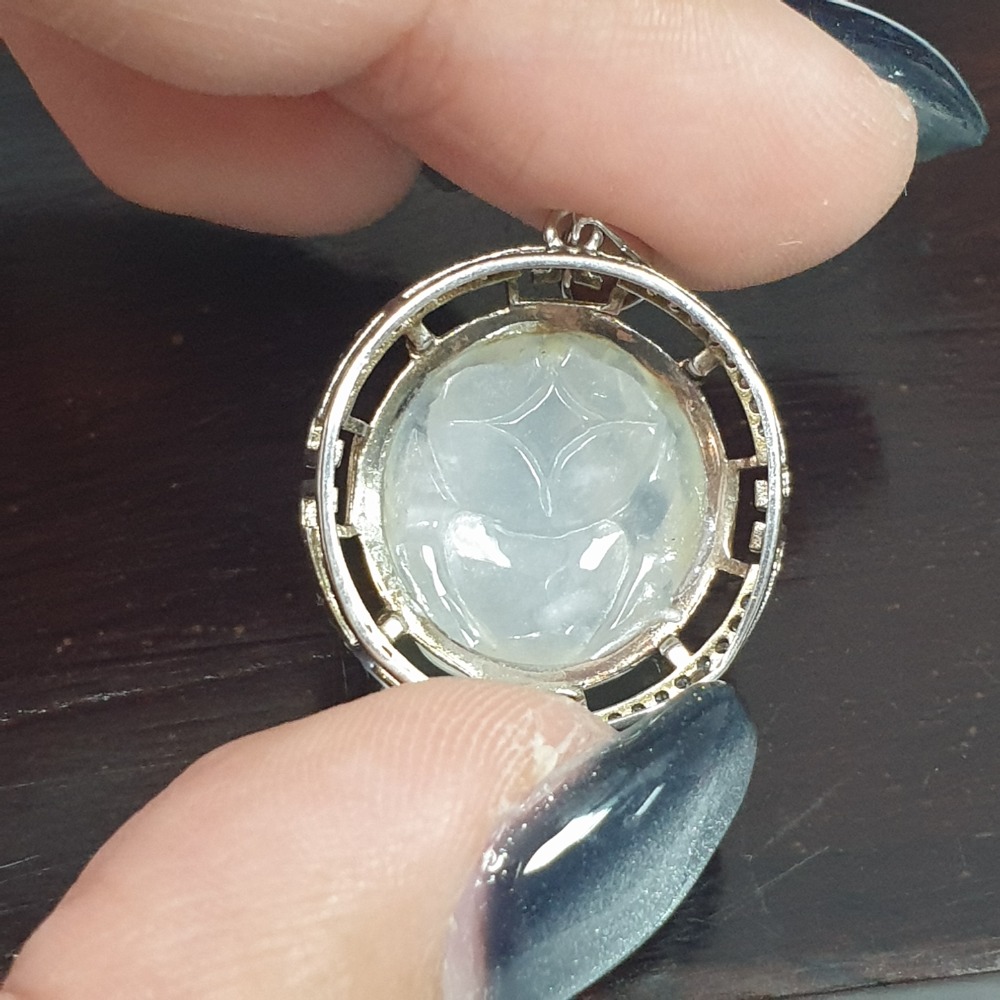 逸品軒～天然緬甸玉A貨-Z6882-冰細糯呱呱來財墜子 長15.5mm寬12.9mm厚9mm（含銀台）-細節圖2