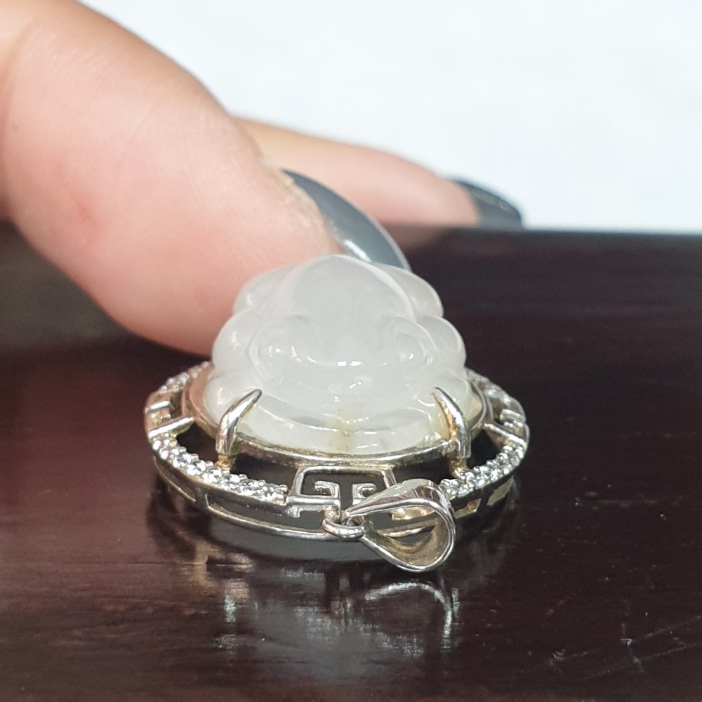 逸品軒～天然緬甸玉A貨-Z6882-冰細糯呱呱來財墜子 長15.5mm寬12.9mm厚9mm（含銀台）-細節圖4