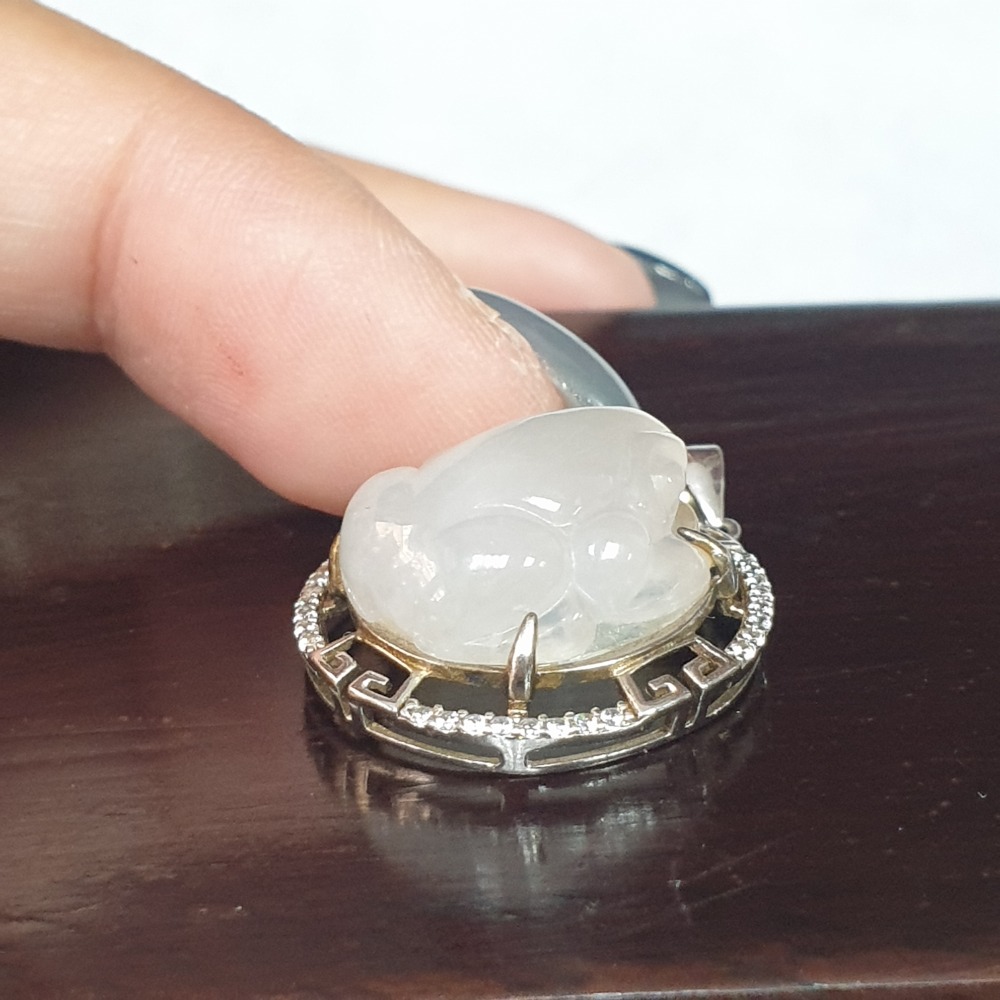 逸品軒～天然緬甸玉A貨-Z6882-冰細糯呱呱來財墜子 長15.5mm寬12.9mm厚9mm（含銀台）-細節圖5