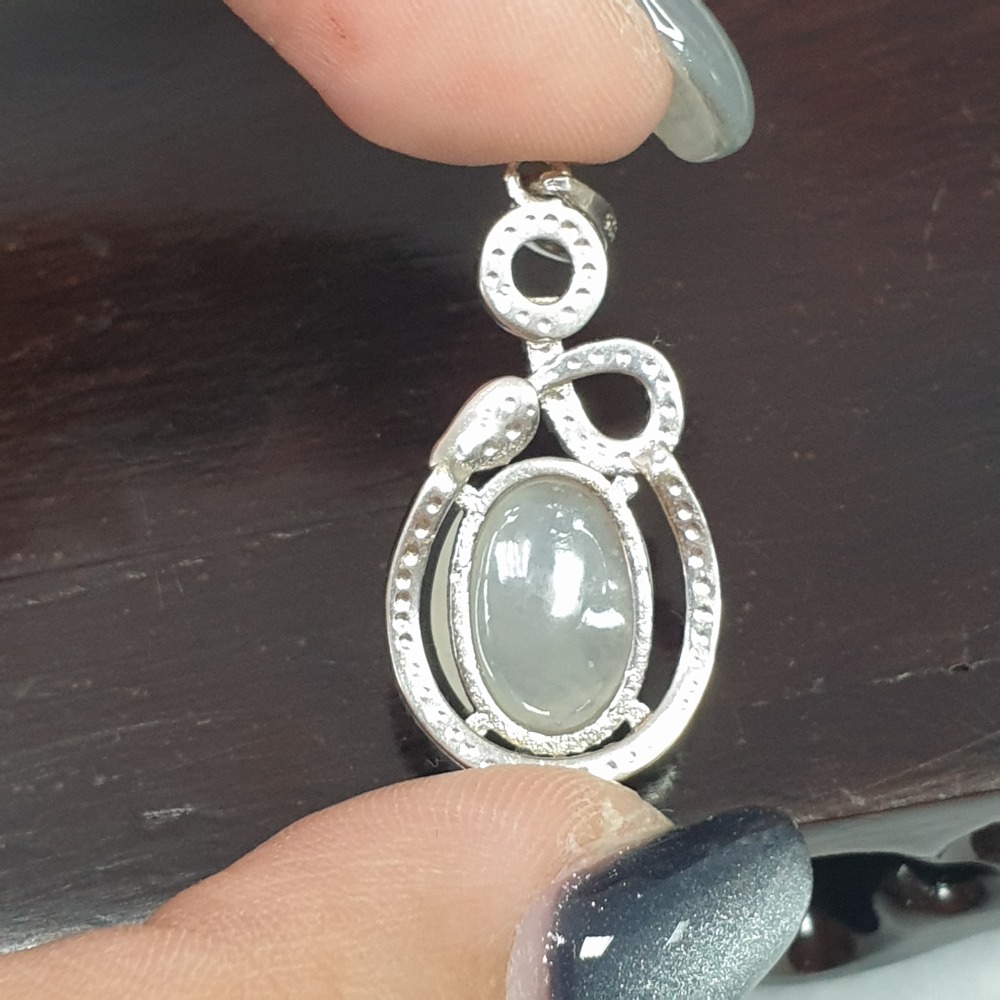 逸品軒～天然緬甸玉A貨-Z6883-冰種蛋面墜子 蛋面長12mm寬9.8mm厚5.8mm（含銀檯-細節圖2