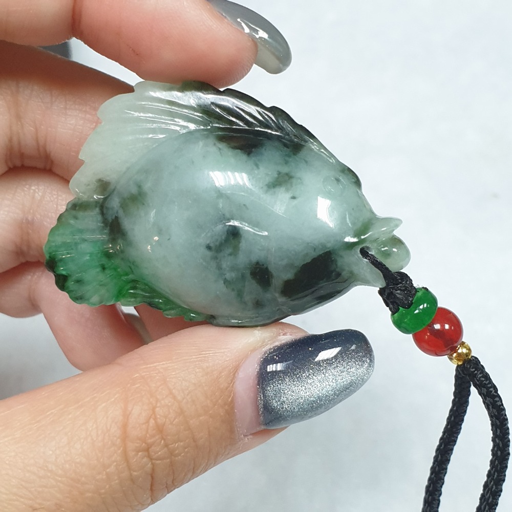 逸品軒～天然緬甸玉A貨-Z6897-飄花魚墜子 長43.8mm寬28.7mm厚14.4mm 💰售價2980元-細節圖2