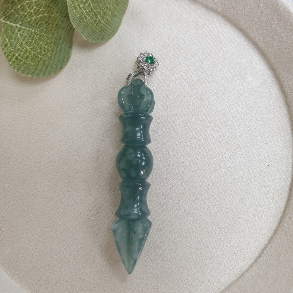 逸品軒～天然翡翠A貨-Z6981-瓜料冰糯降魔杵墜子  長61.0mm寬15.1mm-細節圖3