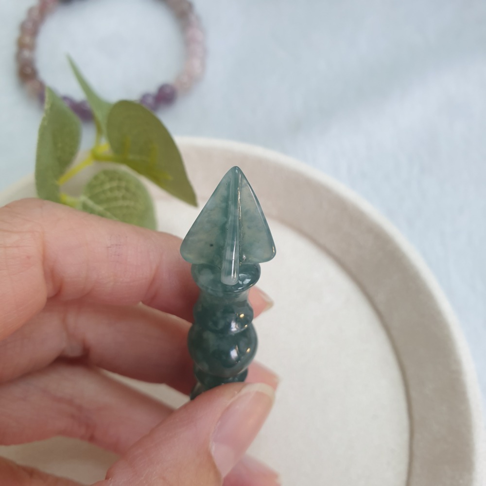 逸品軒～天然翡翠A貨-Z6981-瓜料冰糯降魔杵墜子  長61.0mm寬15.1mm-細節圖4