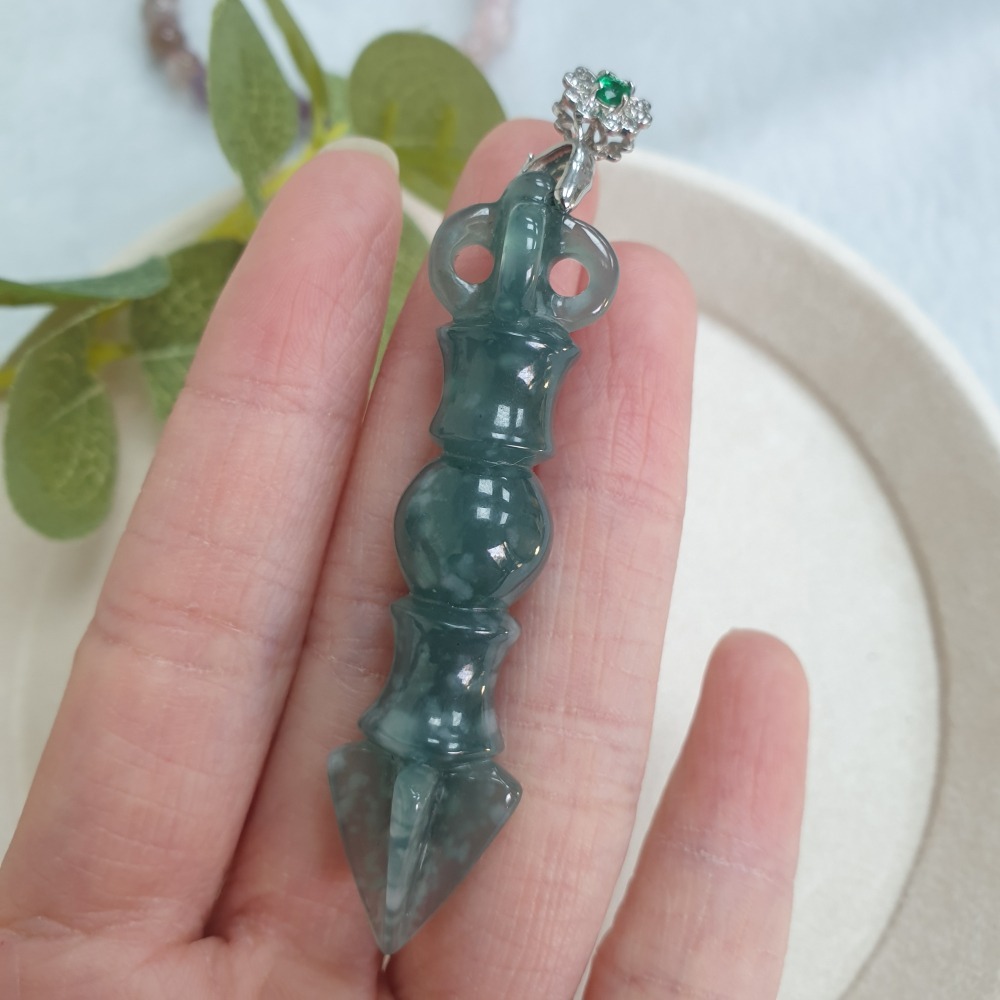逸品軒～天然翡翠A貨-Z6981-瓜料冰糯降魔杵墜子  長61.0mm寬15.1mm-細節圖6