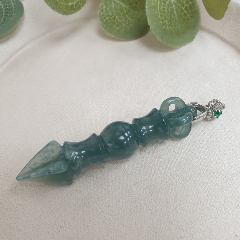逸品軒～天然翡翠A貨-Z6981-瓜料冰糯降魔杵墜子  長61.0mm寬15.1mm-細節圖8