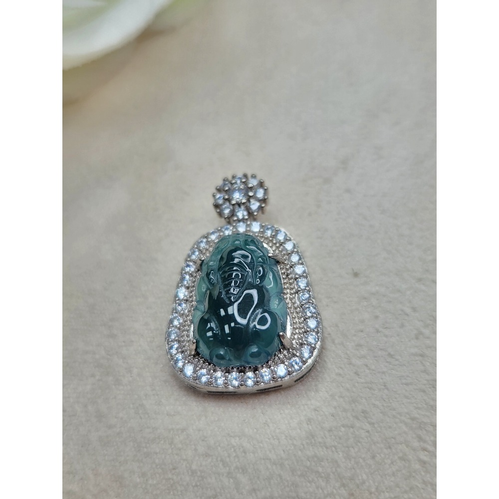 逸品軒～天然翡翠玉A貨-Z7027-瓜料貔貅墜子925銀台有封底長28.3mm寬10.1mm厚11.2mm-細節圖3