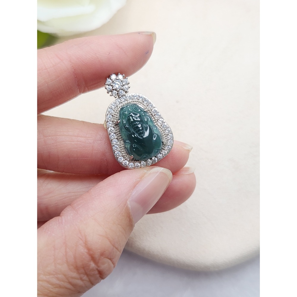 逸品軒～天然翡翠玉A貨-Z7027-瓜料貔貅墜子925銀台有封底長28.3mm寬10.1mm厚11.2mm-細節圖4