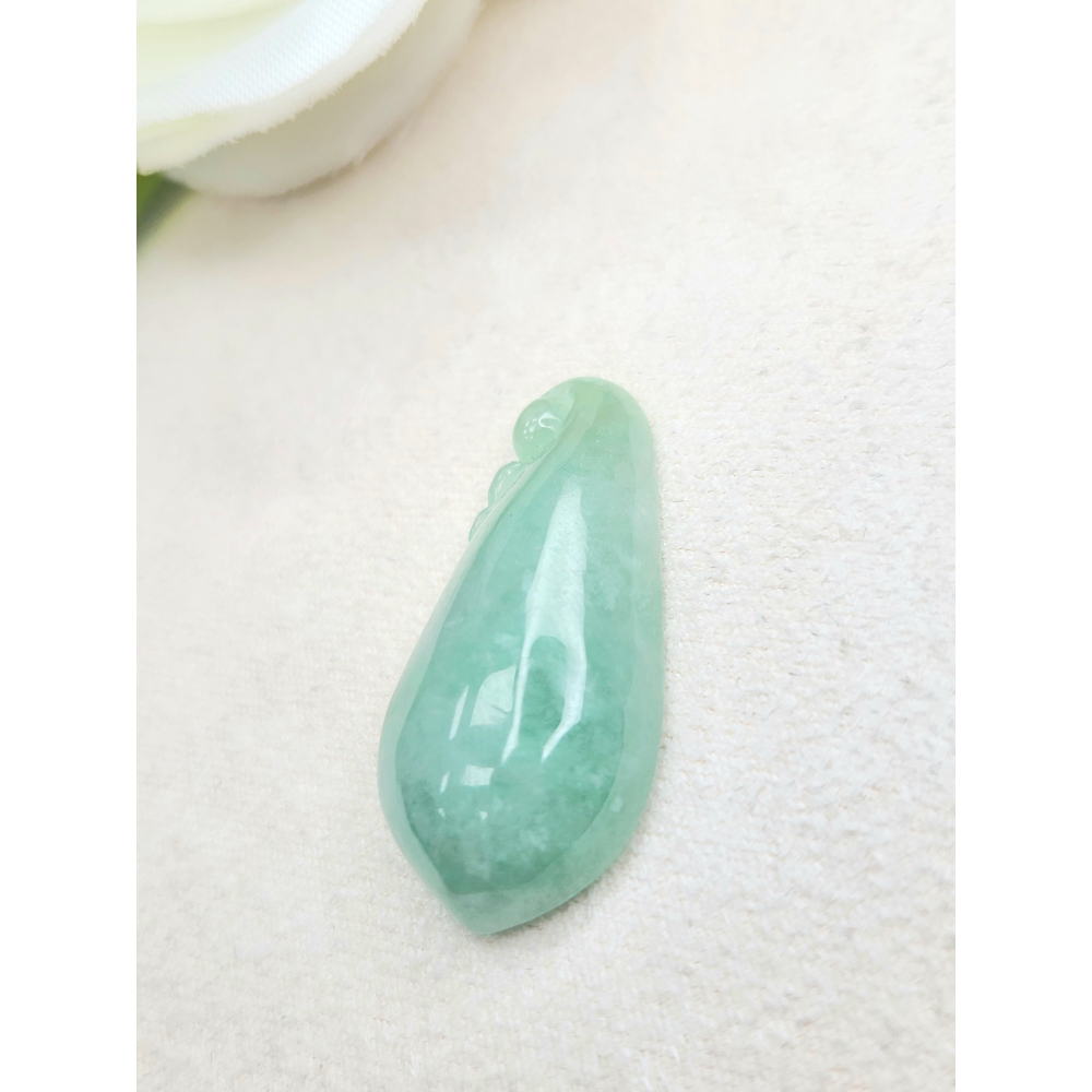 逸品軒～天然緬甸玉A貨-Z7033-果綠福瓜墜子長28.1mm寬13.8mm厚6.2mm-細節圖3