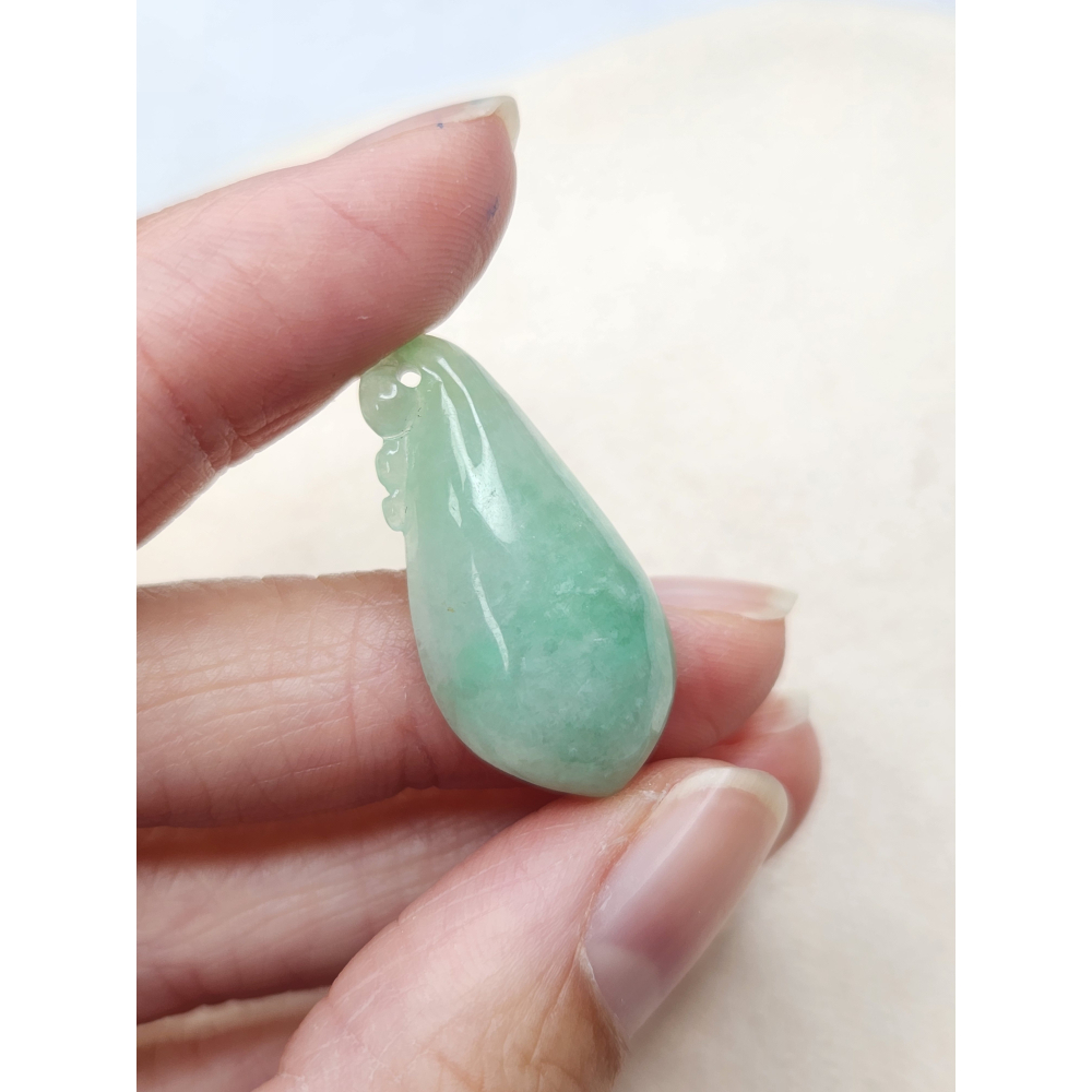 逸品軒～天然緬甸玉A貨-Z7033-果綠福瓜墜子長28.1mm寬13.8mm厚6.2mm-細節圖5