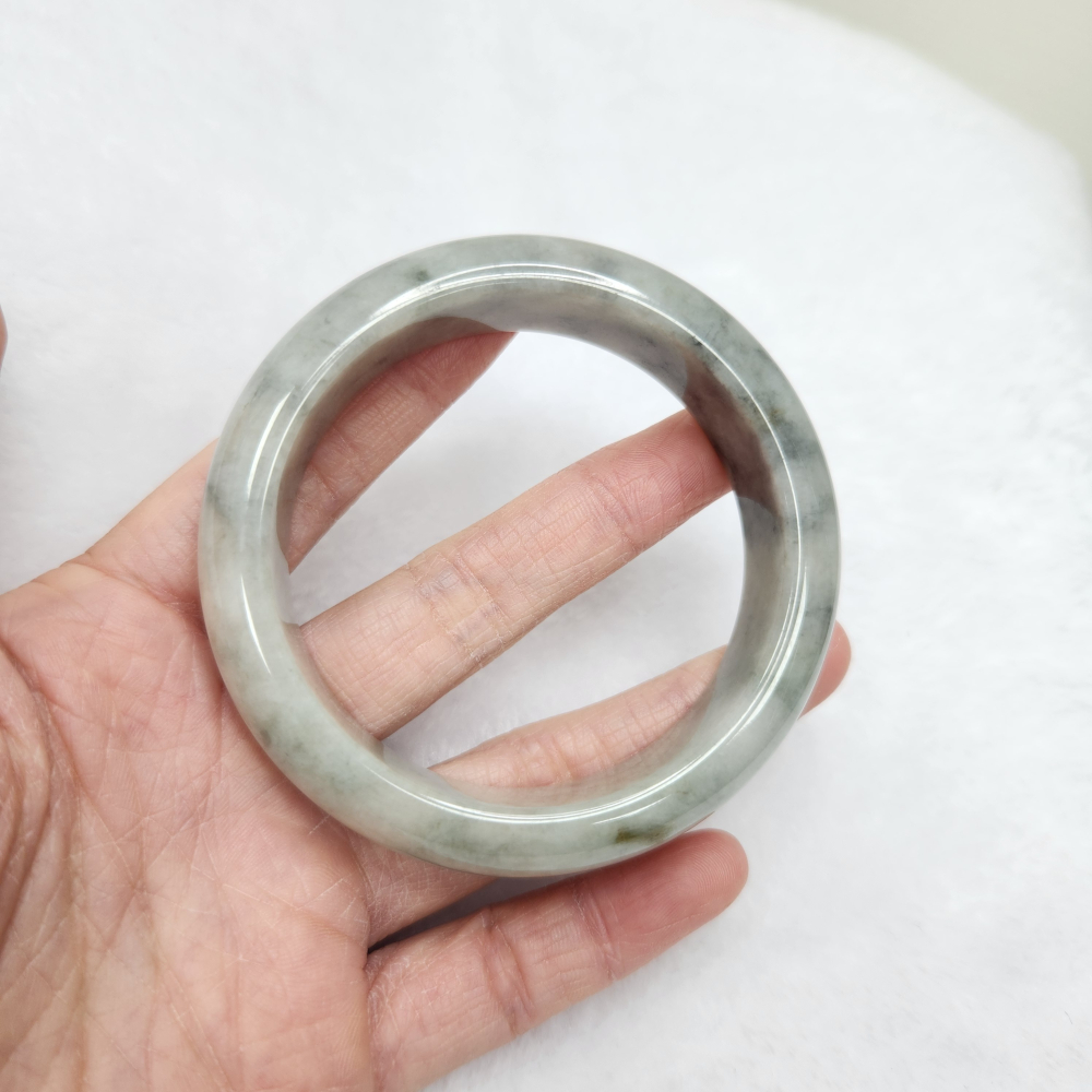 逸品軒～天然緬甸玉A貨-B1587-烏雞寬版玉鐲  寬17.8mm厚8.8mm內徑57mm約18.1圍無紋無摳-細節圖2