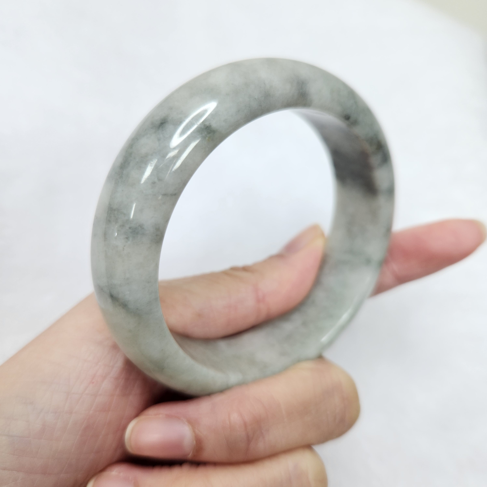 逸品軒～天然緬甸玉A貨-B1587-烏雞寬版玉鐲  寬17.8mm厚8.8mm內徑57mm約18.1圍無紋無摳-細節圖4