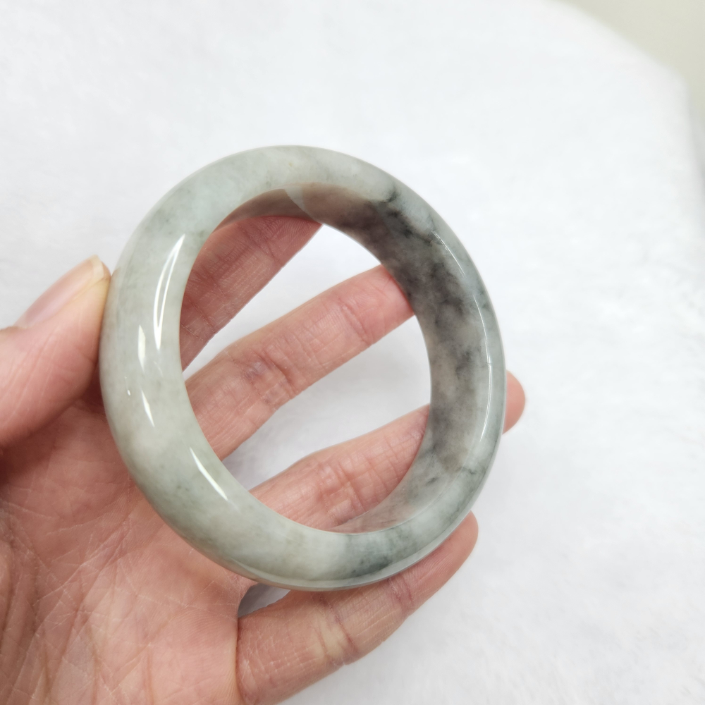 逸品軒～天然緬甸玉A貨-B1587-烏雞寬版玉鐲  寬17.8mm厚8.8mm內徑57mm約18.1圍無紋無摳-細節圖6