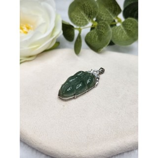 逸品軒～天然緬甸玉A貨-Z7057-冰糯油青葉子一夜致富925銀台墜子（未封底）長約28.7mm寬約16mm厚約4mm-細節圖2