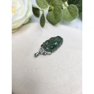 逸品軒～天然緬甸玉A貨-Z7057-冰糯油青葉子一夜致富925銀台墜子（未封底）長約28.7mm寬約16mm厚約4mm-細節圖4