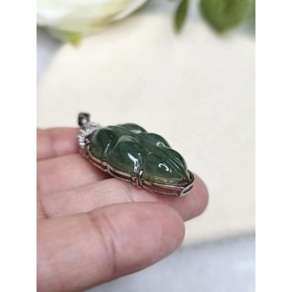 逸品軒～天然緬甸玉A貨-Z7057-冰糯油青葉子一夜致富925銀台墜子（未封底）長約28.7mm寬約16mm厚約4mm-細節圖8