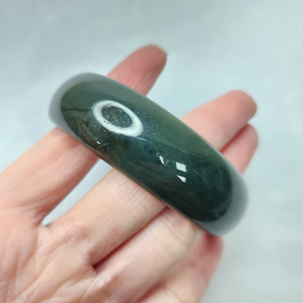 逸逸品軒～天然和田玉鐲-B1649  寬19.1mm厚7mm內徑59.8mm約19圍 無紋無摳-細節圖7