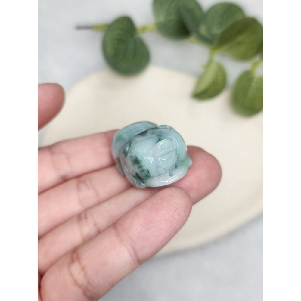 逸品軒～天然緬甸玉A貨-Z7099-飄花豬墜子/小擺件✅️長約30.5mm寬約18.6mm厚約13mm-細節圖6