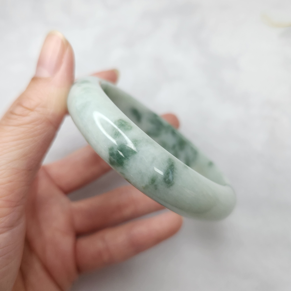 逸品軒～天然緬甸玉A貨-B1681-飄花玉鐲  寬13.6mm厚7.8mm內徑59mm約18.7圍  •多紋無摳-細節圖7