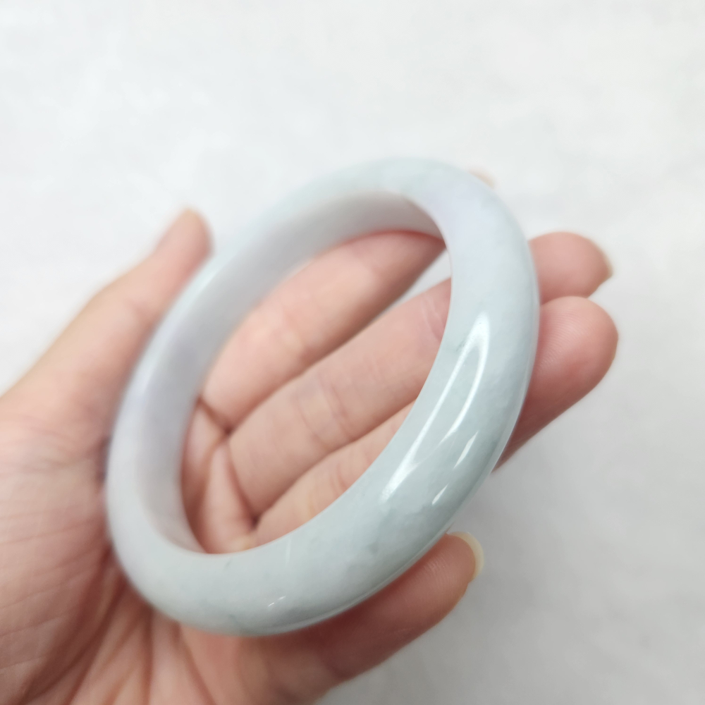 逸品軒～天然緬甸玉A貨-B1657-淡藍綠玉鐲  寬11.6mm厚8.4mm內徑57.7mm約18.3圍  •有紋無摳-細節圖5