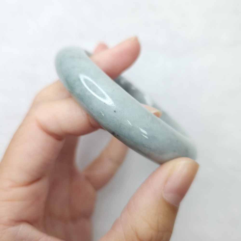 逸品軒～天然緬甸玉A貨-B1690-細糯烏雞玉鐲  寬13.6mm厚8.7mm內徑58.3mm約18.5圍  •有紋微摳-細節圖6