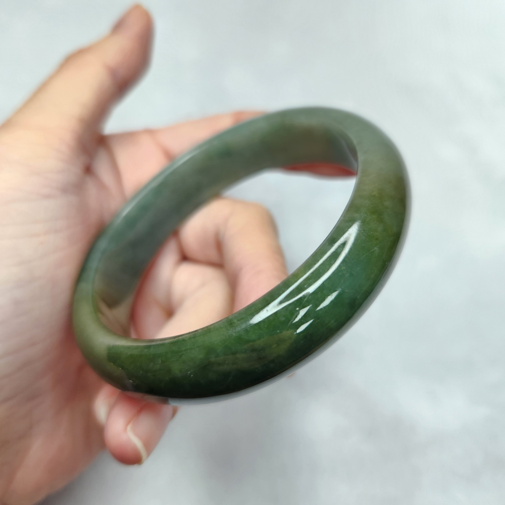 逸品軒～天然緬甸玉A貨-B1677-油青玉鐲  寬14.2mm厚7.3mm內徑58.5mm約18.6圍  •無紋無摳-細節圖3