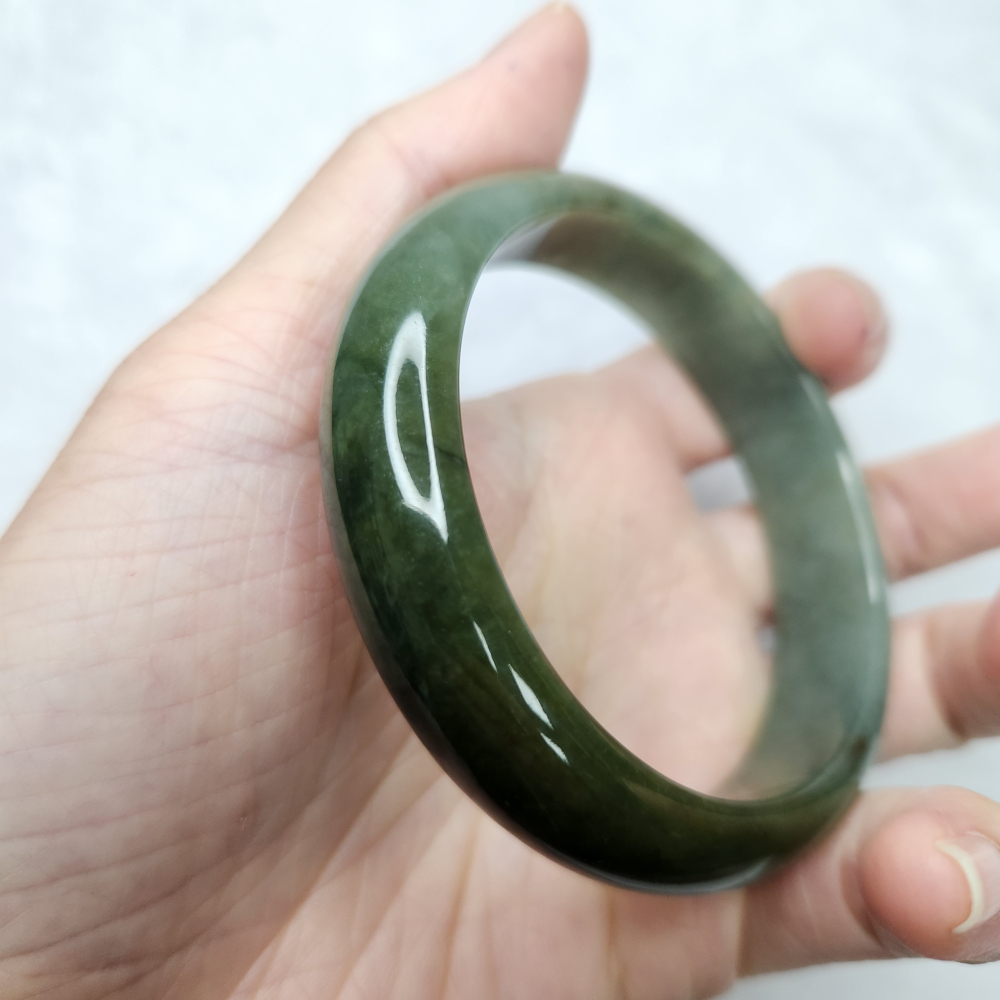 逸品軒～天然緬甸玉A貨-B1677-油青玉鐲  寬14.2mm厚7.3mm內徑58.5mm約18.6圍  •無紋無摳-細節圖4