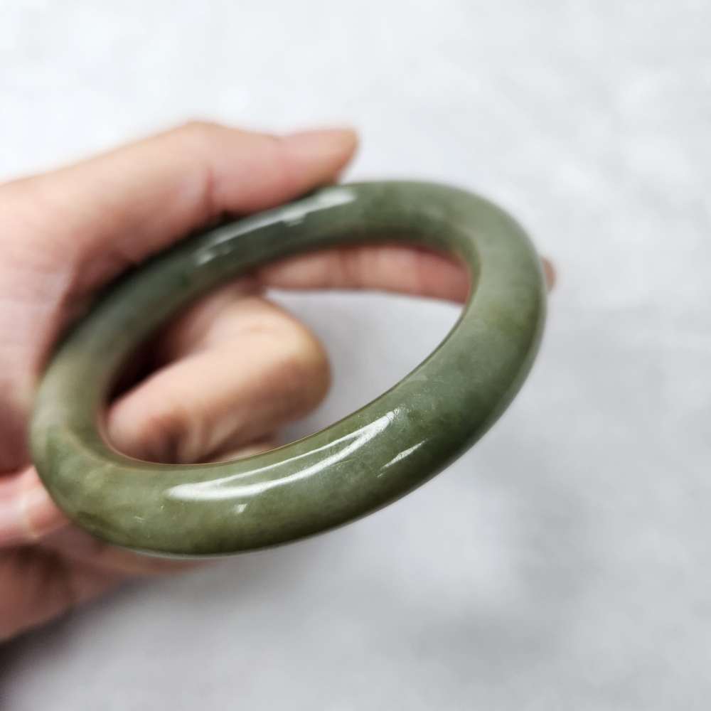 逸品軒～天然緬甸玉A貨-B1688-油青圓骨鐲  寬10.1mm內徑56.4mm約18.1圍-細節圖4