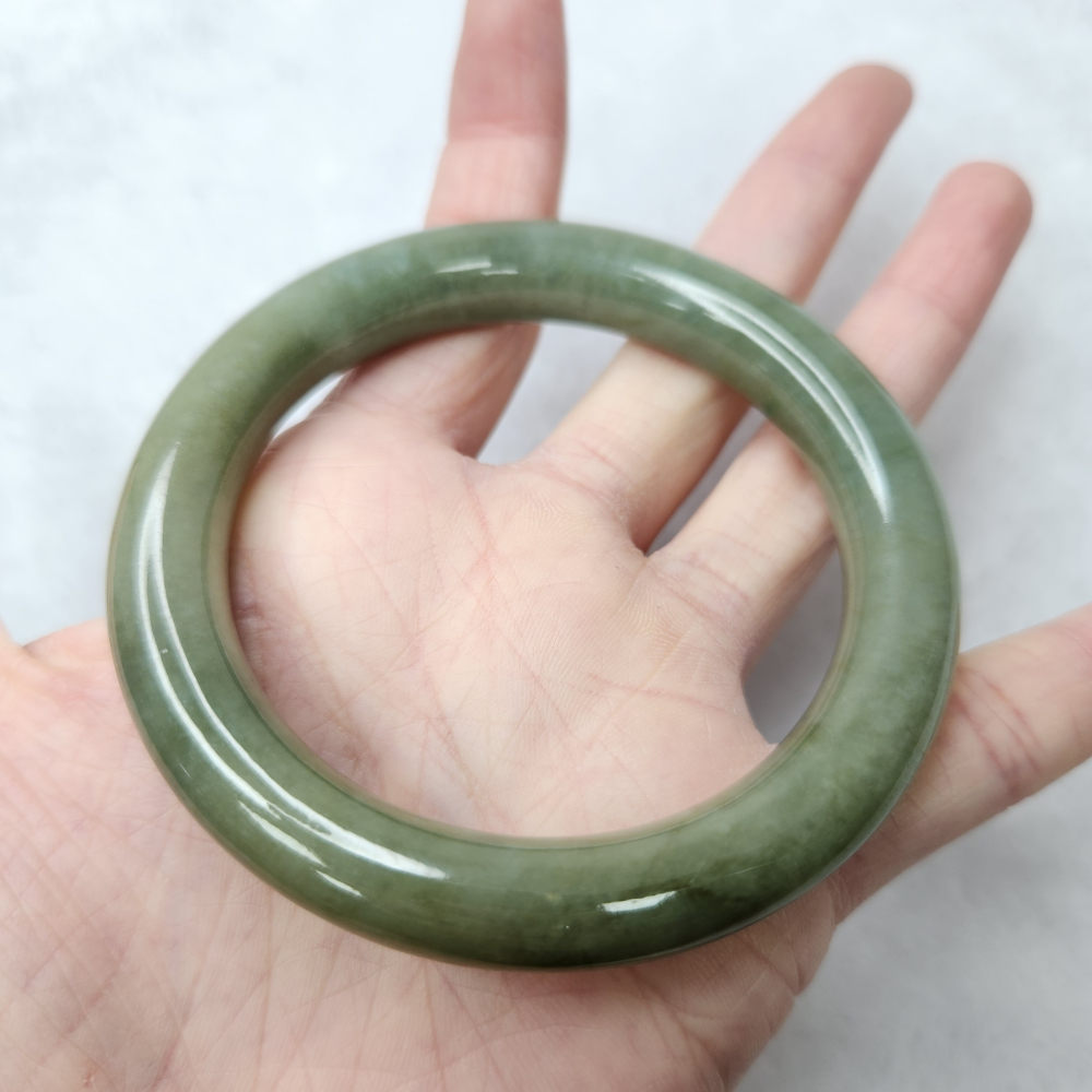 逸品軒～天然緬甸玉A貨-B1688-油青圓骨鐲  寬10.1mm內徑56.4mm約18.1圍-細節圖6