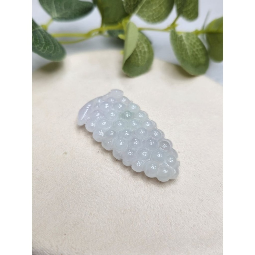 逸品軒～天然緬甸玉A貨-Z7101-細糯葡萄墜子✅️長約46.3mm寬約24.5mm厚約6.6mm-細節圖3