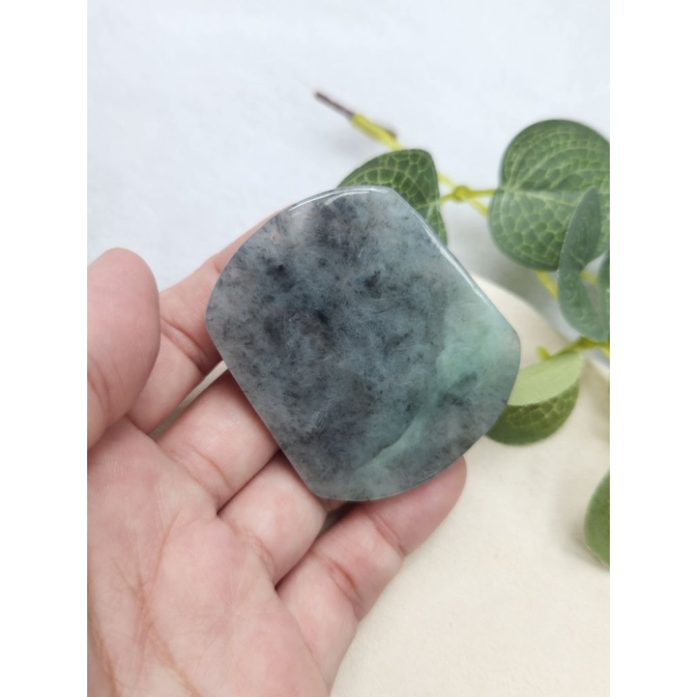 逸品軒～天然緬甸玉A貨-Z7106-烏雞帶綠山水貴人牌墜子✅️長約52.9mm寬約44.8mm厚約6mm-細節圖8