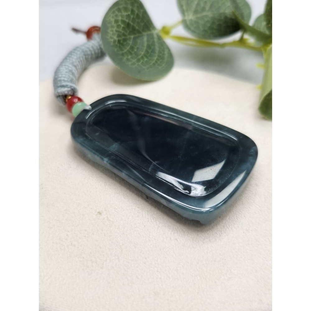 逸品軒～天然翡翠玉A貨-Z7107-瓜料牛轉乾坤墜子✅️長約56.1mm寬約34.9mm厚約6.4mm-細節圖4