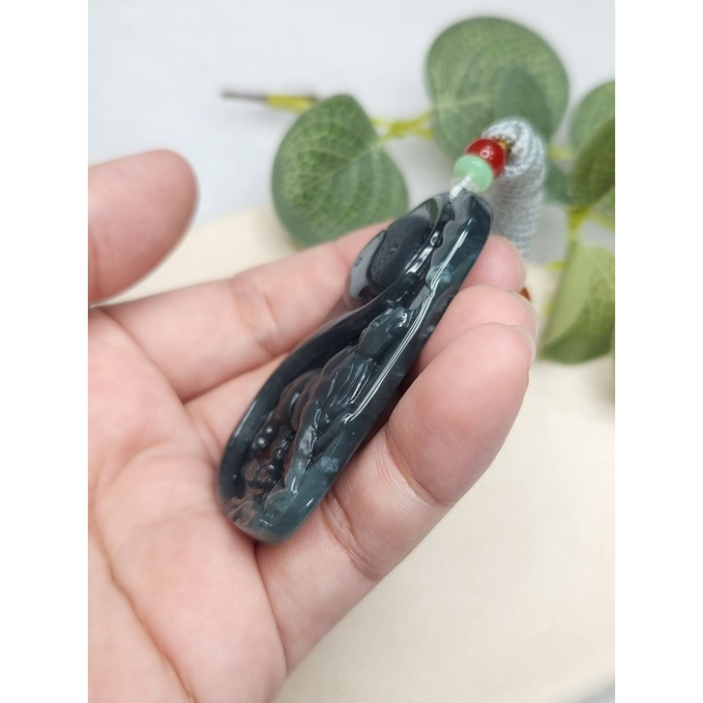 逸品軒～天然翡翠玉A貨-Z7107-瓜料牛轉乾坤墜子✅️長約56.1mm寬約34.9mm厚約6.4mm-細節圖7
