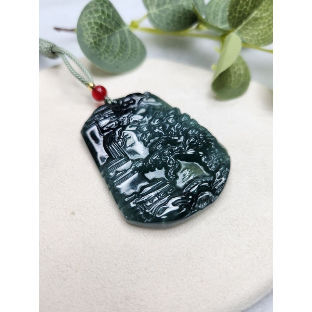 逸品軒～天然緬甸玉A貨-Z7110-冰糯油青山水牌墜子✅️長約51.4mm寬約41mm厚約5mm-細節圖2