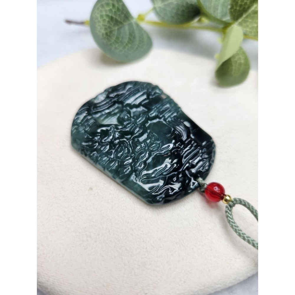 逸品軒～天然緬甸玉A貨-Z7110-冰糯油青山水牌墜子✅️長約51.4mm寬約41mm厚約5mm-細節圖3