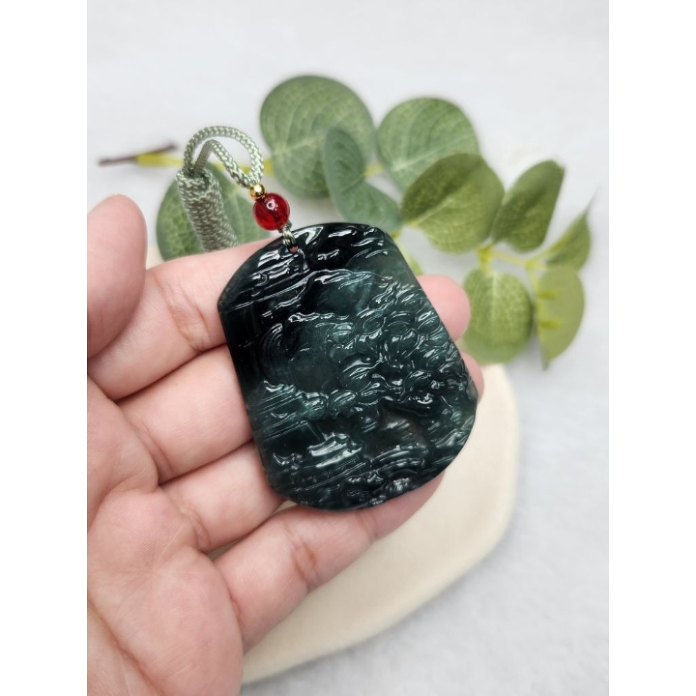 逸品軒～天然緬甸玉A貨-Z7110-冰糯油青山水牌墜子✅️長約51.4mm寬約41mm厚約5mm-細節圖5