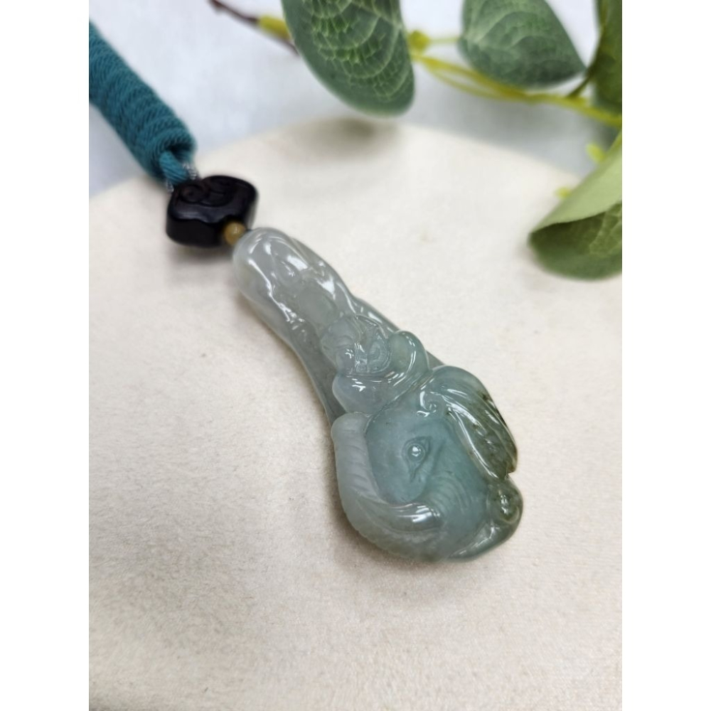 逸品軒～天然緬甸玉A貨-Z7113-細糯帶綠普賢菩薩吊墜✅️長約57.3mm寬約24.2mm厚約12.1mm-細節圖2