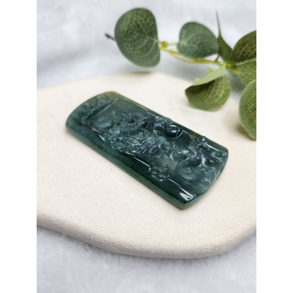 逸品軒～天然翡翠玉A貨-Z7116 -瓜料龍行天下牌墜子✅️長約71.2mm寬約36.9mm厚約6.2mm-細節圖2