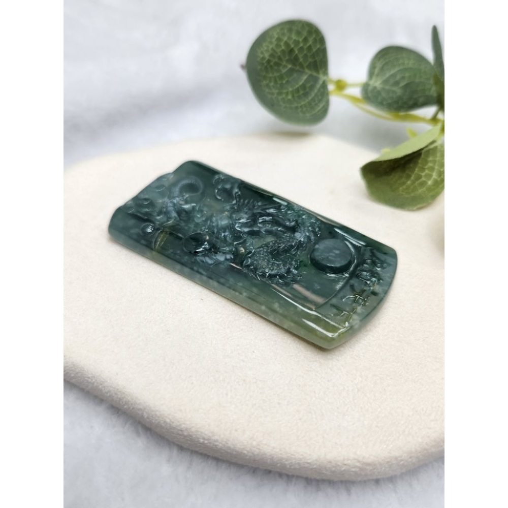 逸品軒～天然翡翠玉A貨-Z7116 -瓜料龍行天下牌墜子✅️長約71.2mm寬約36.9mm厚約6.2mm-細節圖3