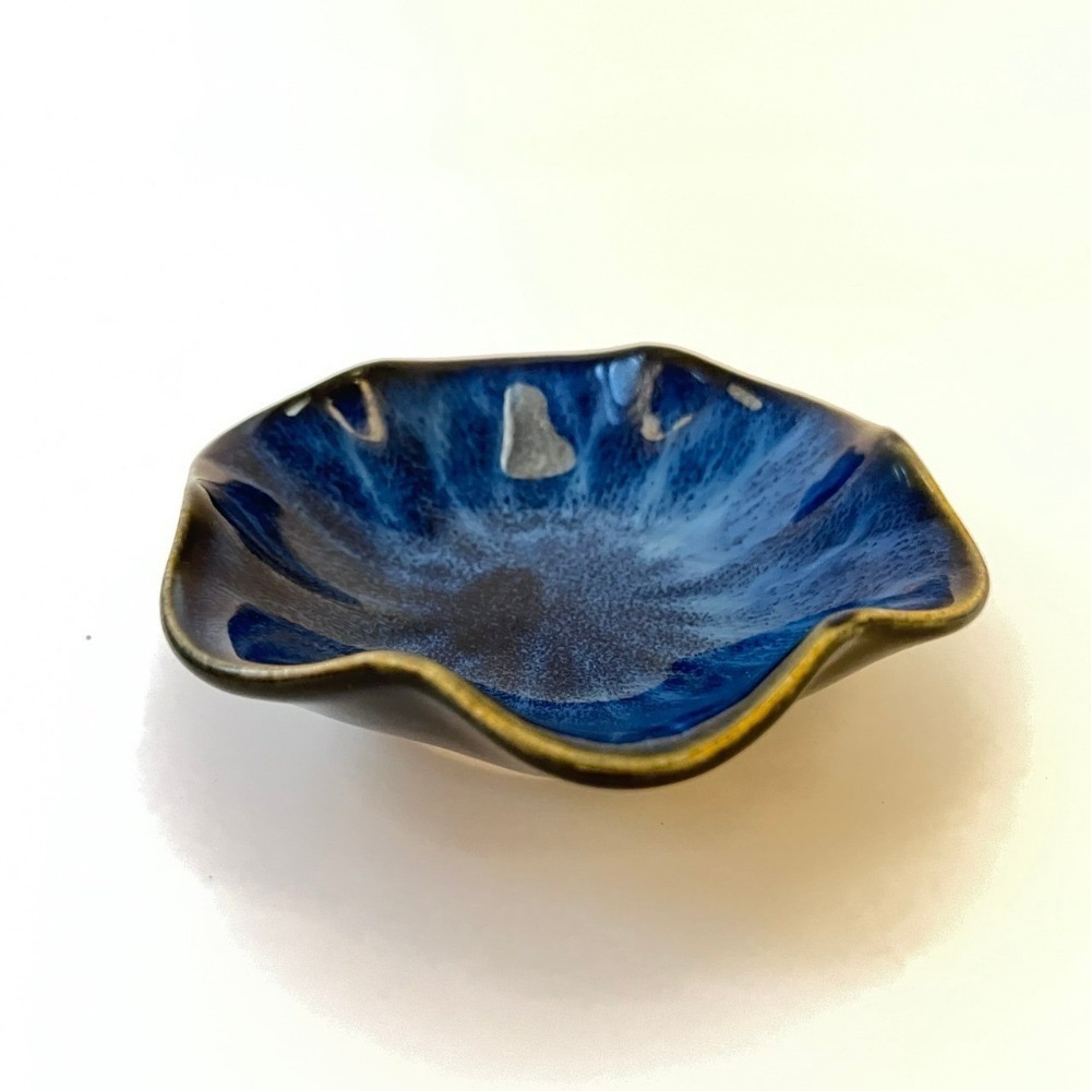 日式陶瓷荷葉碟 醬料碟 甜點碟 小菜碟 陶瓷盤 裝飾盤 (三種顏色-海藍色/櫻花粉/灰白色)-規格圖6