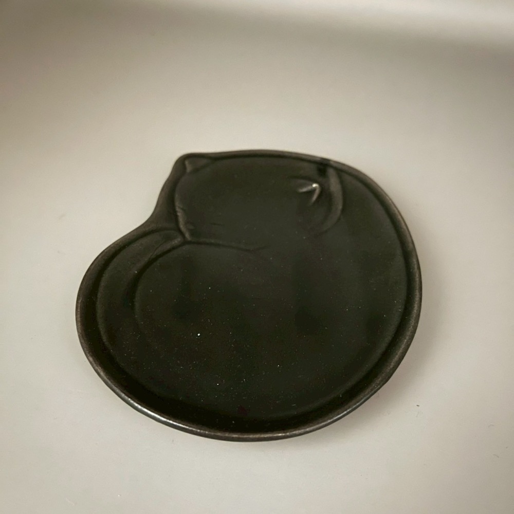 日本製美濃燒黑色睡覺貓咪小盤子 小碟子 飾品盤 11cm-細節圖3