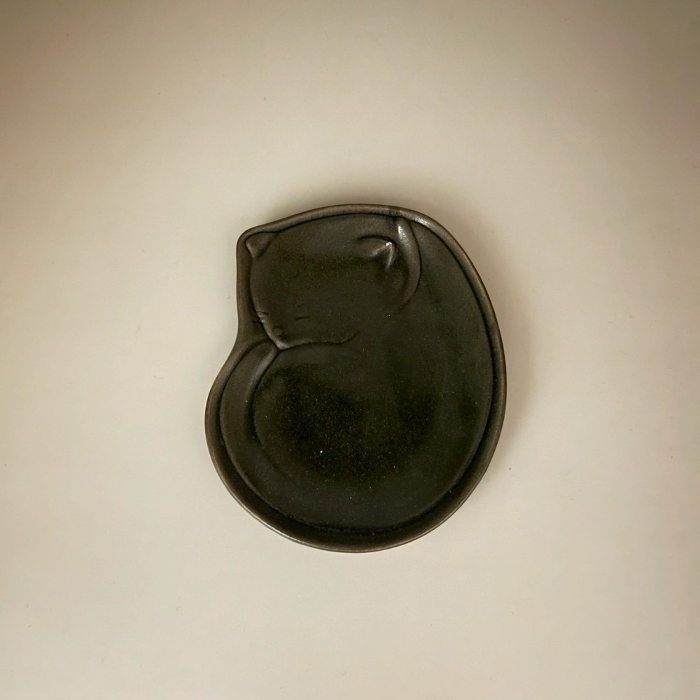 日本製美濃燒黑色睡覺貓咪小盤子 小碟子 飾品盤 11cm-細節圖4