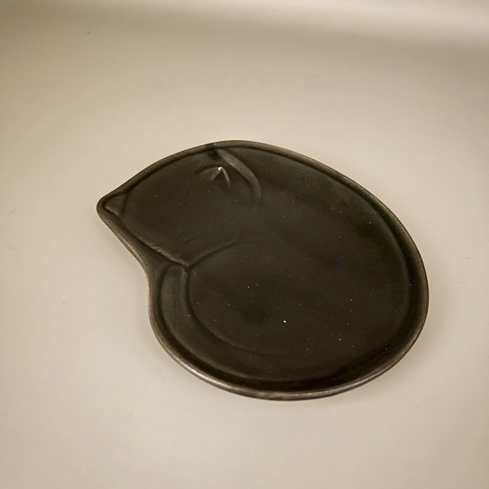 日本製美濃燒黑色睡覺貓咪小盤子 小碟子 飾品盤 11cm-細節圖2