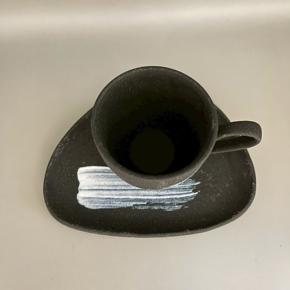 日本製美濃燒白色刷紋一抹白黑色咖啡杯盤組 茶杯盤組 陶瓷杯盤組 杯子 盤子 甜點盤 小盤子-細節圖2