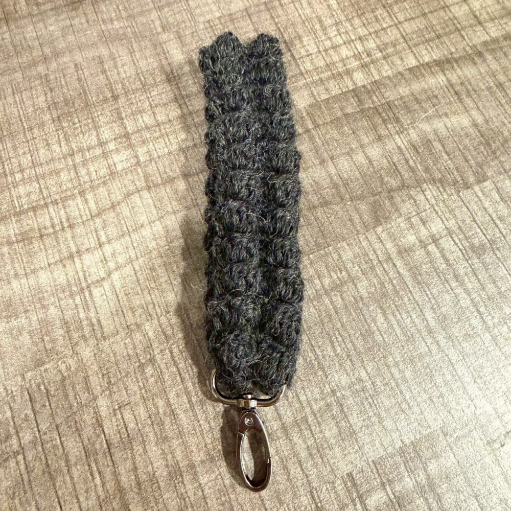 Jenny’s good life 手作毛線寬版豆豆手腕繩 手腕掛繩 手機掛繩 手機繩-細節圖6