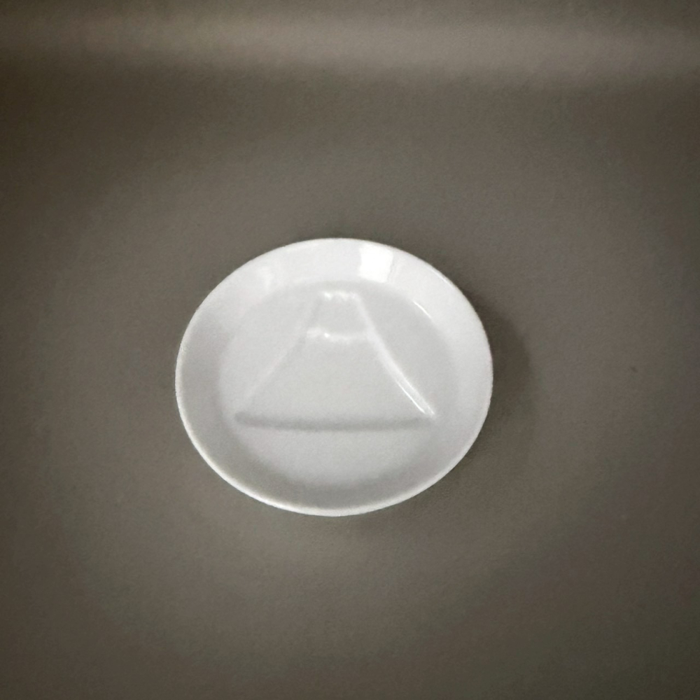 日本製美濃燒富士山造型白色醬料碟 醬油碟 小碟子 8.2公分-細節圖3