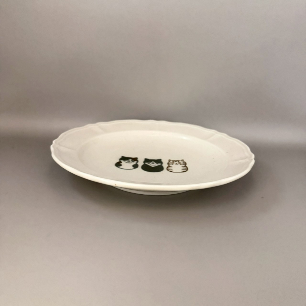 日本製美濃燒三花貓賓士貓虎斑貓三隻小貓咪不倒翁圖案小盤子 甜點盤 陶瓷盤 16.7公分-細節圖4