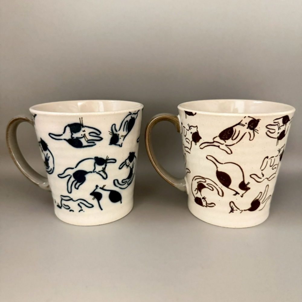 春子家HARUKOKE選品 日本製美濃燒簡約線條貓咪圖案馬克杯 杯子 水杯 茶杯 350ml 藍色 咖啡色-細節圖3