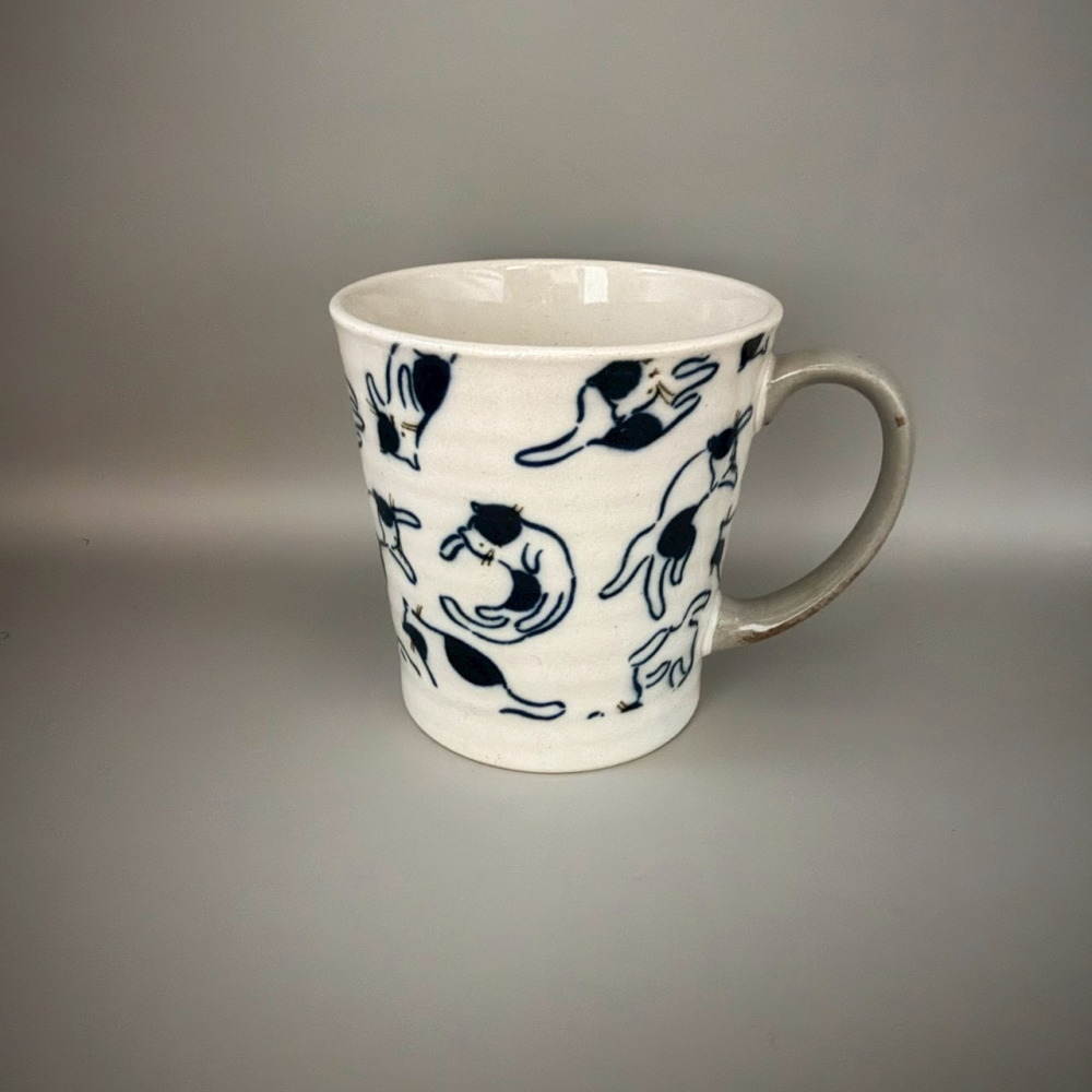 春子家HARUKOKE選品 日本製美濃燒簡約線條貓咪圖案馬克杯 杯子 水杯 茶杯 350ml 藍色 咖啡色-細節圖5
