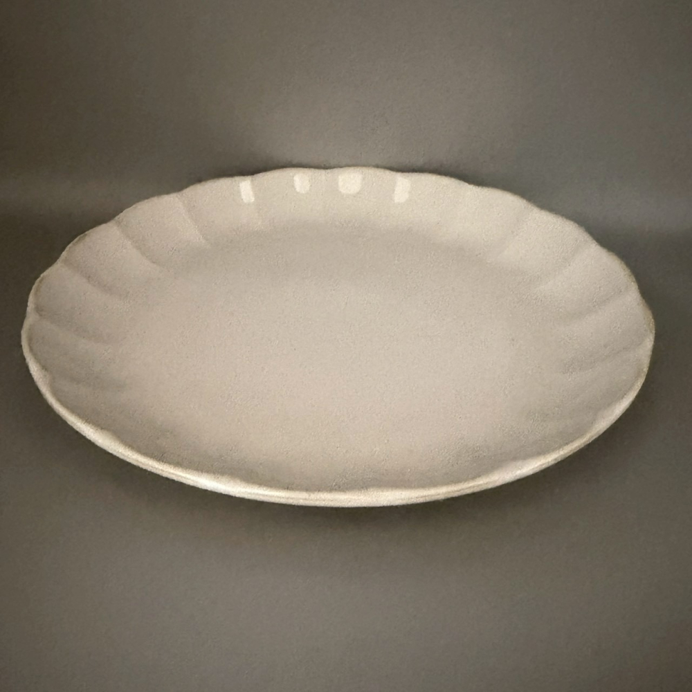 春子家HARUKOKE選品 日本製美濃燒米白色花型盤 盤子 餐盤 食器 餐具 陶瓷盤 飾品盤 21.5公分-細節圖4